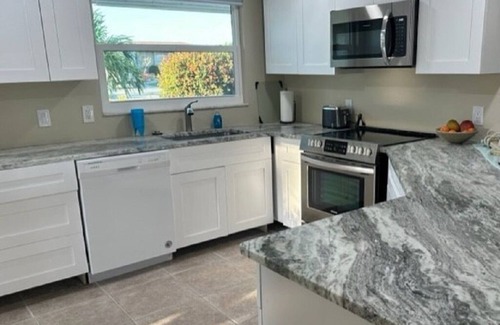 Oakland Hills House | Golf Course Home with Swimming Pool and View!