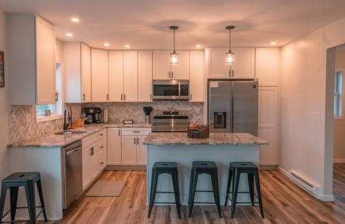Lake Ariel House | Golf course in the backyard and endless amenities just minutes away! 🏔️ ⛳️ 🏖️