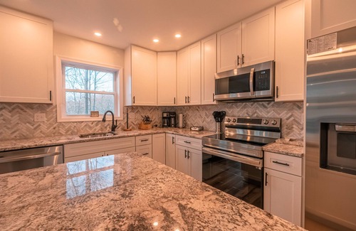 Lake Ariel House | Golf course in the backyard and endless amenities just minutes away! 🏔️ ⛳️ 🏖️