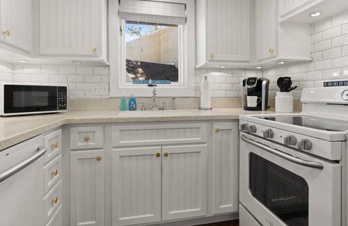 St. Simons Island Condo | Golf Course | Kids Bunk Closet | Deck | 2 Balconies | Natural Light | Full Kitchen | King Beds
