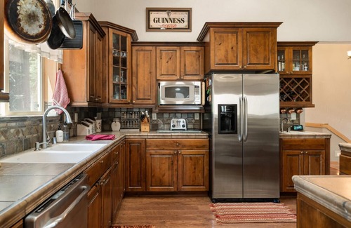 Lake Almanor West House | Golf Course Lake Almanor West Home w/Hot Tub & Lake View!