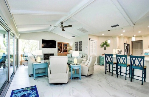 Beachview Country Club Estates House | Golf course pool home on 12th hole of the Sanibel Island Golf Club - Isle Awhile