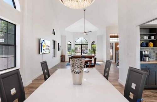Red Mountain Ranch House | Golf Course Stunning Villa+Shuffleboard+Puttputt+HeatedPool+WaterFeature+PokerTable