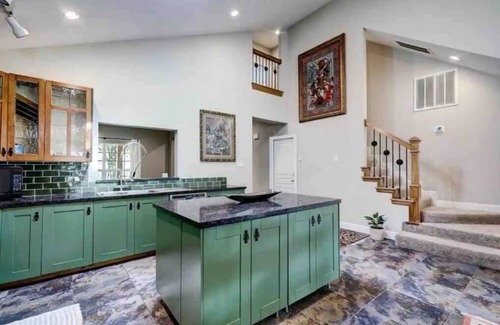 The Woodlands House | Golf course view, 5 minutes away from Cynthiana Mitchell's Pavilion.