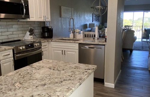 Plantation Condo | Golf Course Views-min from Wellen Park and beaches!