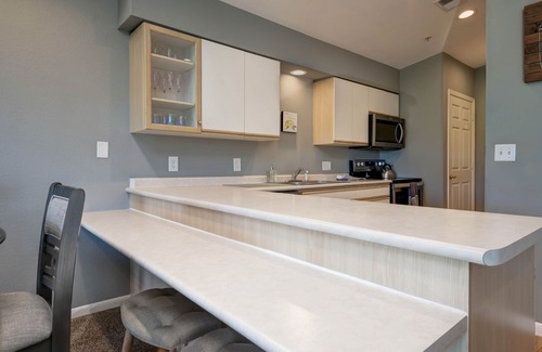 Branson Condo | Golf Course Views, Quiet, Comfy, Pet-Friendly at Holiday Hills Golf & Resort