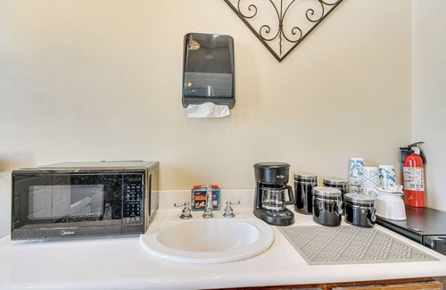 Atwater Apartment | Golf, Fish & More: Cozy Safari Unit in Atwater!