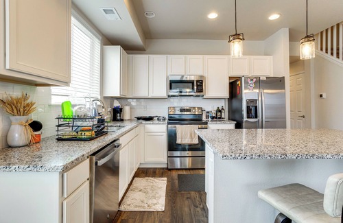 Dupont House | Golf, Hike & Explore: Family Retreat in Denver