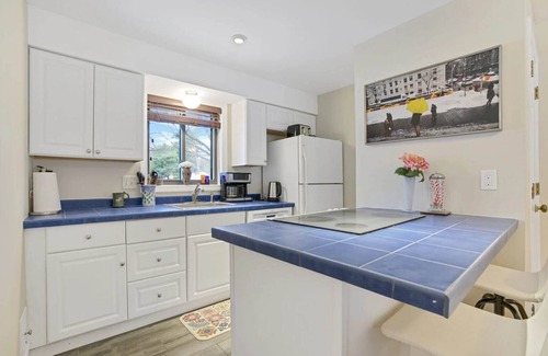 West Hartford Condo | Golf, Lake Pinneo, Fireplace | Windsor Village 3D