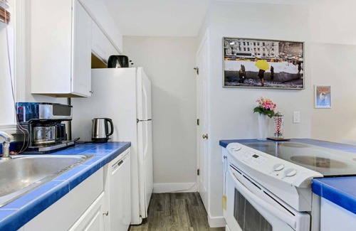 West Hartford Condo | Golf, Lake Pinneo, Fireplace | Windsor Village 3D