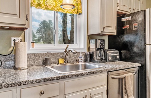 West Hartford Condo | Golf, Lake Pinneo & The Club | Windsor Village 4A