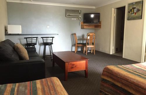 West Tamworth Hotel | Golf Links Motel