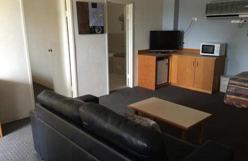 West Tamworth Hotel | Golf Links Motel