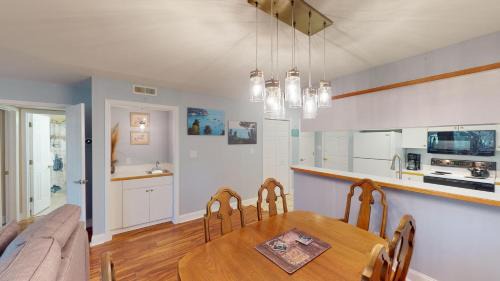 Pawleys Island House | Golf Lover's Haven Modern One-Bedroom Suites