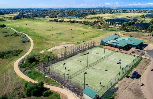 Sanctuary Lakes House | golf pool 2B House in point cook VIC