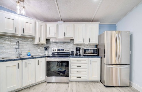 Silver Lake House | Golf & Pool Access: Home w/Yard in Lady Lake
