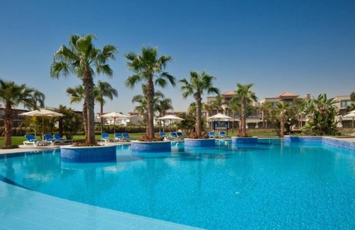 Ain Sokhna Hotel | Golf & Sea Indulgence – Driving Range, Exclusive Golf Course & Beach Access