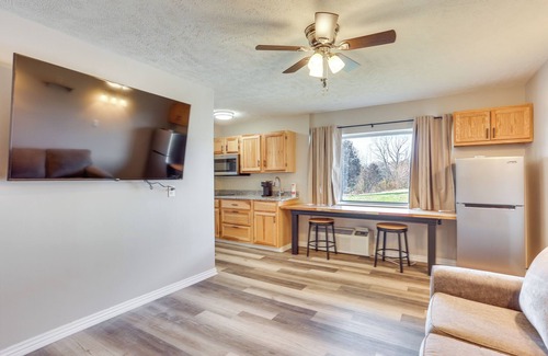 Oakland City Apartment | Golf, Shop, Tour & More: Oakland City Apartment