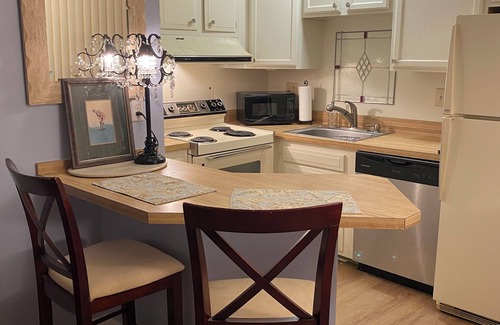 Foxfire Condo | Golf side getaway with scenic views and deck in Foxfire