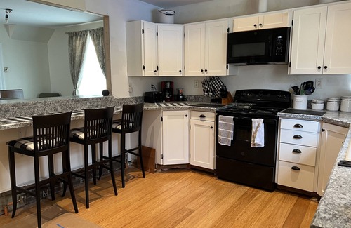 Roxbury House | Golf, Ski, Hike great for wedding guests