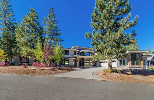 Ponderosa Palisades House | Golf/Ski Shoulder deals 6000sqft Schaffer's estate! Please inquire for details!