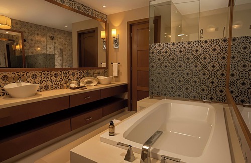 Los Cangrejos II y III Hotel | Golf, Spa and Beachfront Luxury