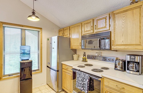 Mancelona Condo | Golf, Swim & Ski: Schuss Mtn Family Getaway!