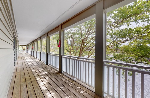 Baneberry Apartment | Golf view, 2nd-floor studio with balcony, game room & gym - walk to Douglas Lake