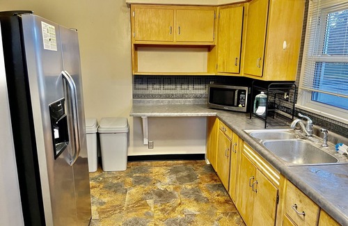 South Bend House | Golf View, Beautiful house, walk to ND, safe area