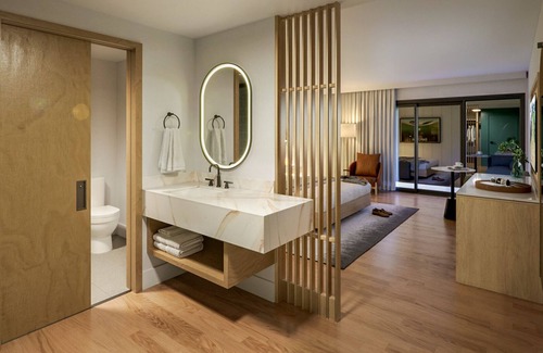 Rancho Santa Fe Hotel | Golf View Luxury | Spa, Pool & Dining Retreat in Sunny San Diego