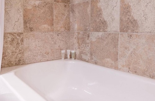 Rancho Santa Fe Hotel | Golf View Luxury | Spa, Pool & Dining Retreat in Sunny San Diego