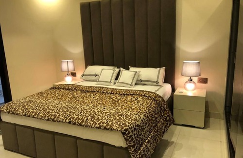Lahore Hotel | Golf View luxury icon suites