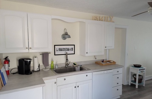 Madison-on-the-Lake Cottage | Golf & Wine Lovers Lake Erie Cottage escape. Views of Lake Erie & beach access.