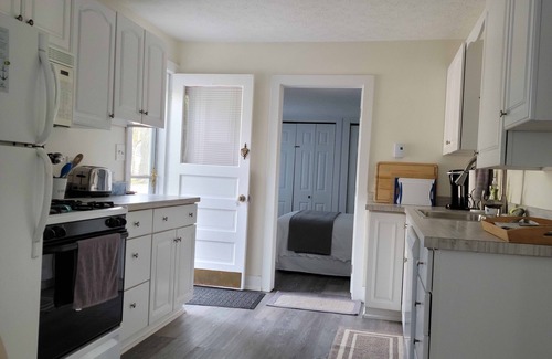 Madison-on-the-Lake Cottage | Golf & Wine Lovers Lake Erie Cottage escape. Views of Lake Erie & beach access.