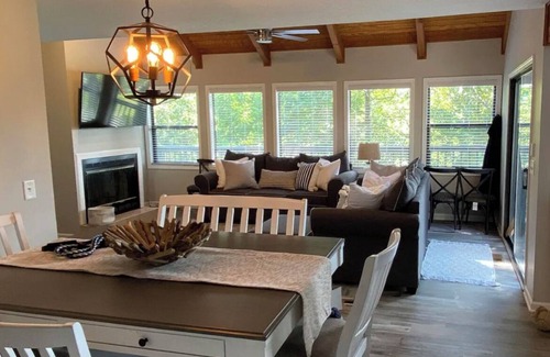 La Follette Cottage | Golfer meets Lake Lover. 4 bd, 4 ba Cottage in Deerfield Resort Hole 5 awaits!