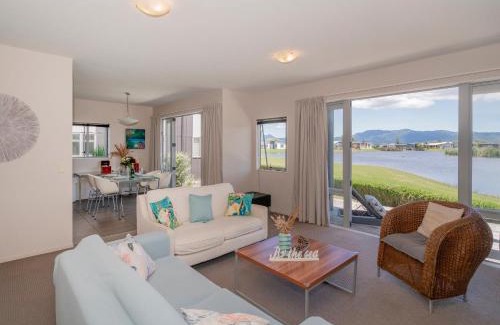 Matarangi House | Golfer's Paradise - Matarangi Holiday Home