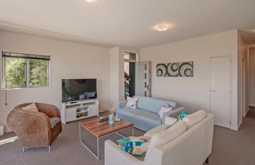 Matarangi House | Golfer's Paradise - Matarangi Holiday Home