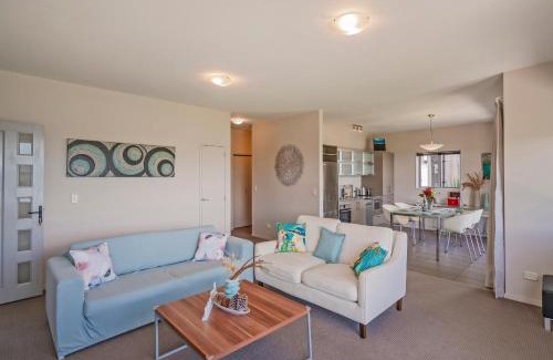 Matarangi House | Golfer's Paradise - Matarangi Holiday Home