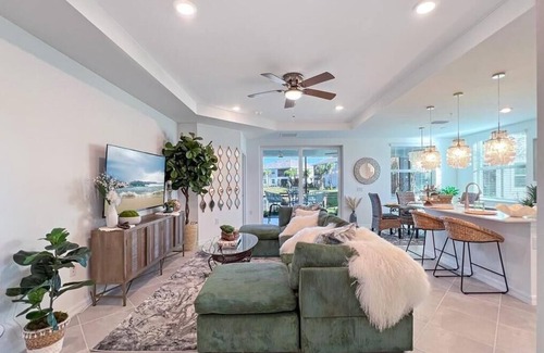 Fort Myers Condo | Golfer's Paradise! Professionally decorated condo now available with full golf!