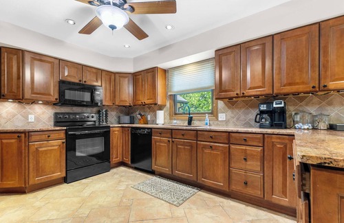 Rockford House | Golfer's Retreat *hot tub* *arcade* *spa*