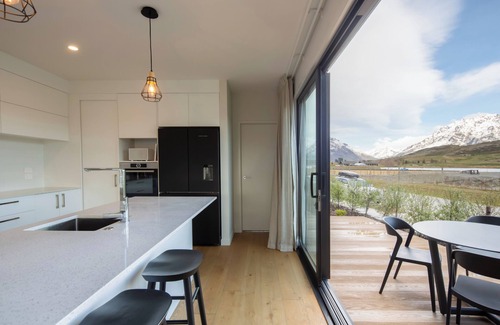 Kawarau Falls House | Golfers and Skiers Retreat - Jacks Point Home