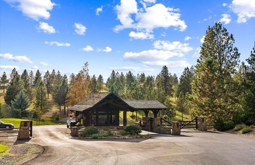 Eureka Cottage | Golfers Cottage at The Wilderness Club w/hot tub