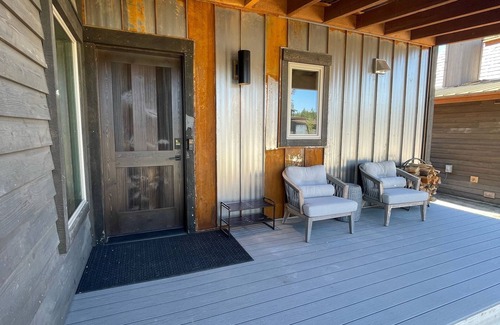 Eureka Cottage | Golfers Cottage at The Wilderness Club w/hot tub