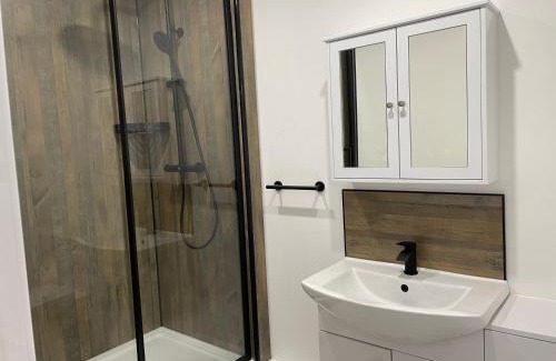 Strathkinness Apartment | Golfers dream Guest suite with onsite golf studio available for booking by guests