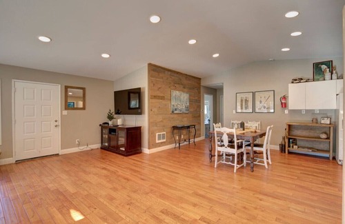 Raymond Cabin | Golfer’s Getaway Cabin on Historic Golf Course