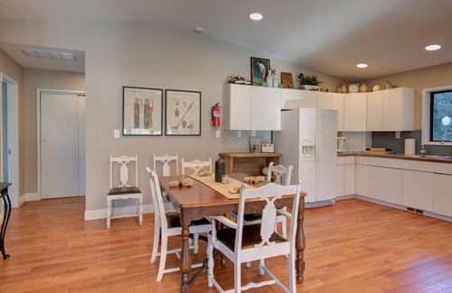 Raymond Cabin | Golfer’s Getaway Cabin on Historic Golf Course