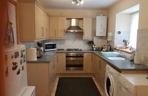 Lossiemouth Apartment | Golfing. hiking. Comfortable flatn5 mins from beach