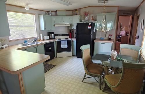 Jacarandas House | Golfing, swimming and a friendly secure community (55+)