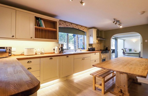 Abbess Roding Cottage | GOLFORD COTTAGE, pet friendly, with open fire in Cranbrook, Kent