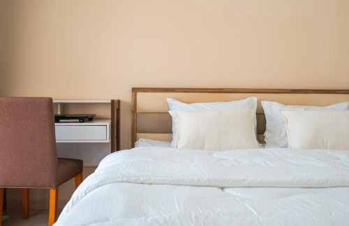 Al Hamra Village Apartment | Golfside Serenity - Stylish 1 BHK by FREE Holiday Homes
